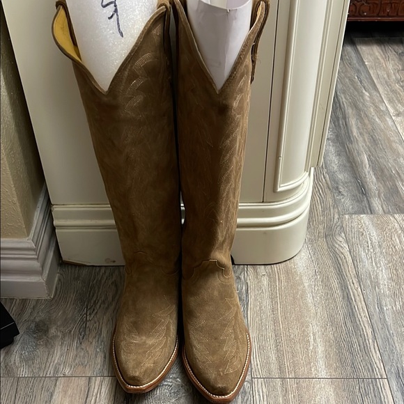 JRC & Sons Women’s Nancy Sand Suede Snip Toe Tall Size 10 - Picture 1 of 11